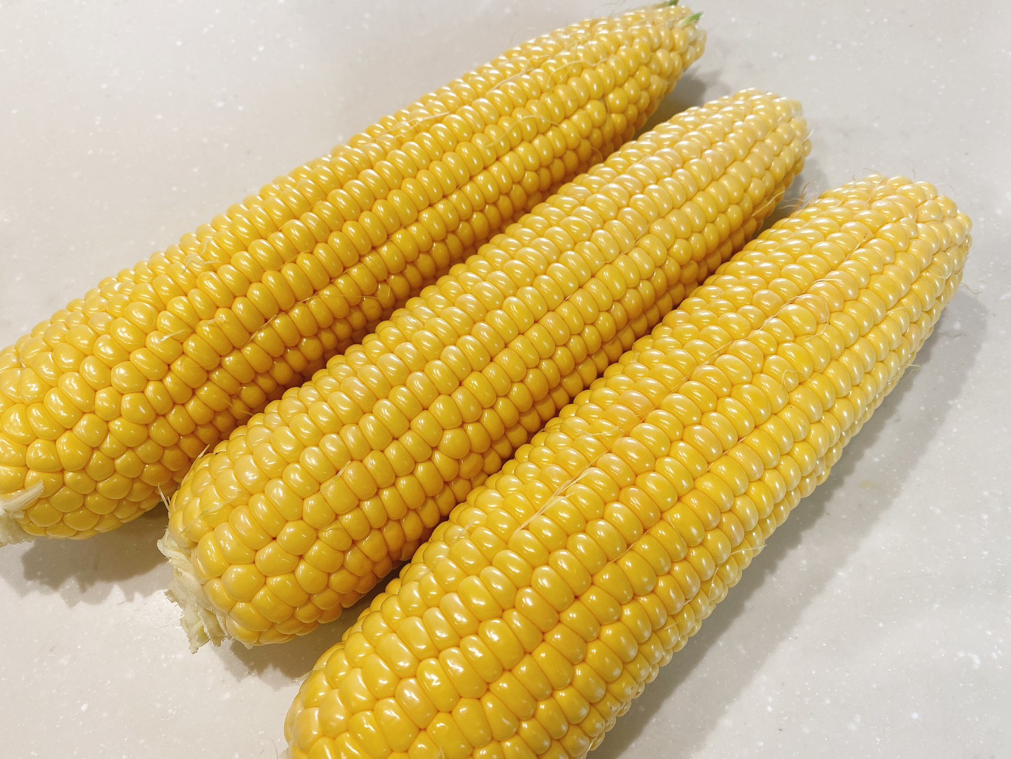 スイートコーンの収穫が始まっています🌽